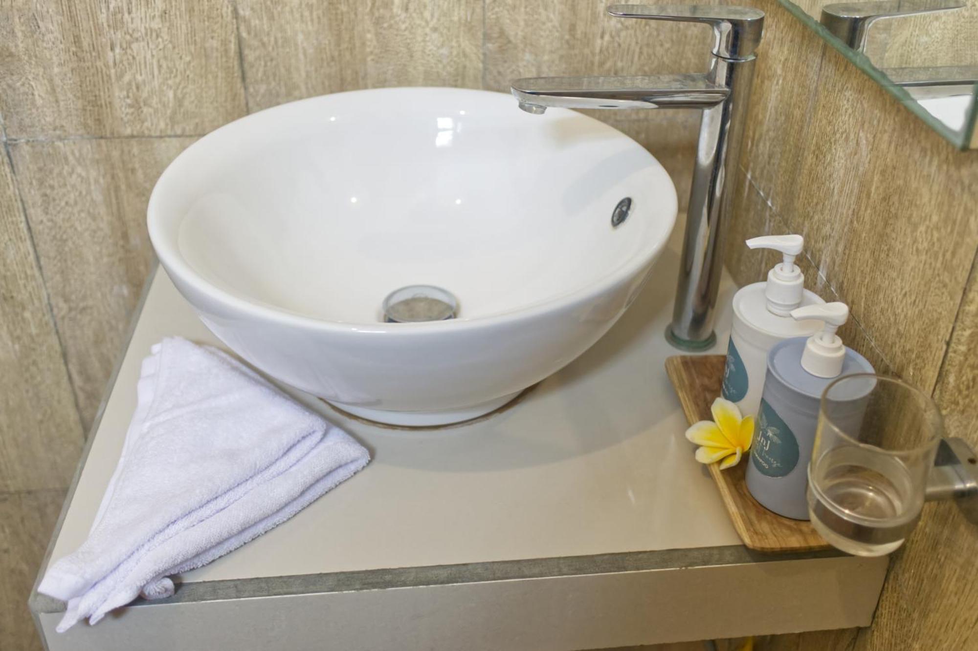 JnJ Guest House Toyapakeh Extérieur photo